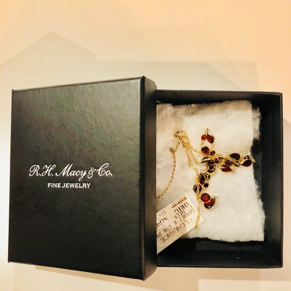 Garnet Gold Neckless - Picture 3 of 4